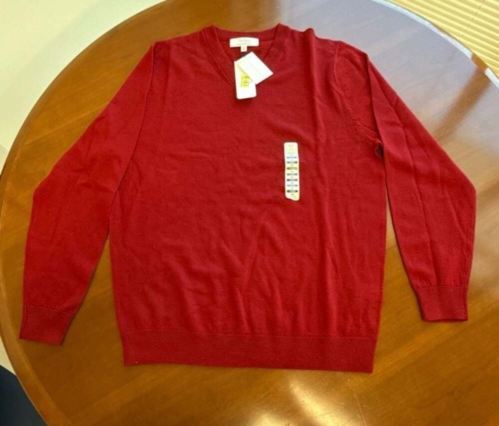 Turnbury Extra Fine Merino Wool V-Neck Sweater Red Size M
